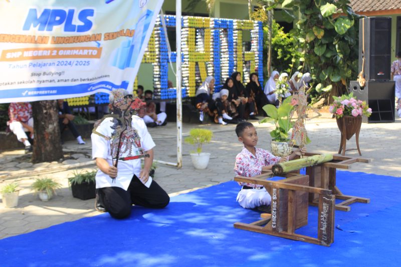 Pagelaran Wayang Saat MPLS SMPN 2 Girimarto | Dok. SMPN 2 Girimarto