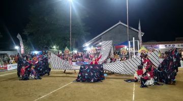 Sendratari Batik Tirtomoyo Pukau Ratusan Warga Wiroko