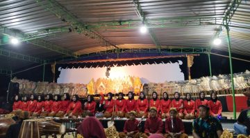 Tim Karawitan Siswa SMPN 4 Pracimantoro Semarakkan Bersih Dusun Wonodadi